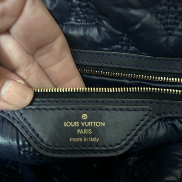 **** SOLD ****LOUIS VUITTON MONOGRAM NYLON Desire Lockit Vertical - Picture 8 of 16